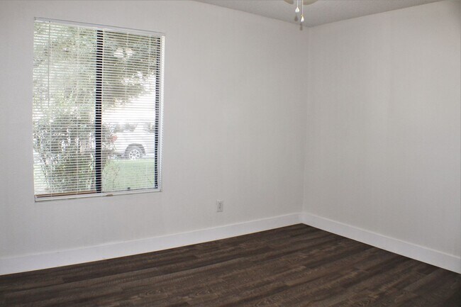 Building Photo - 6808 N Half Moon Dr
