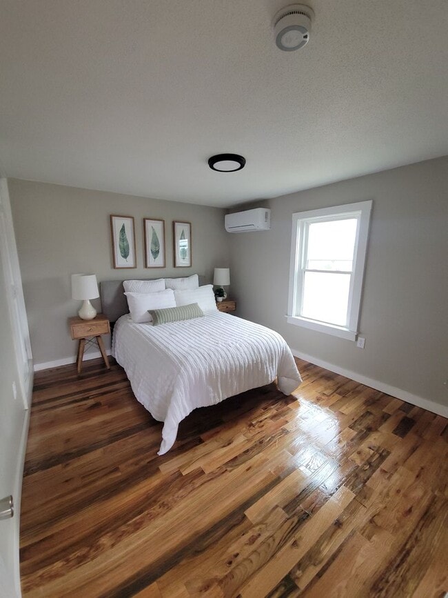 Building Photo - Single-Family Living in Killingly
