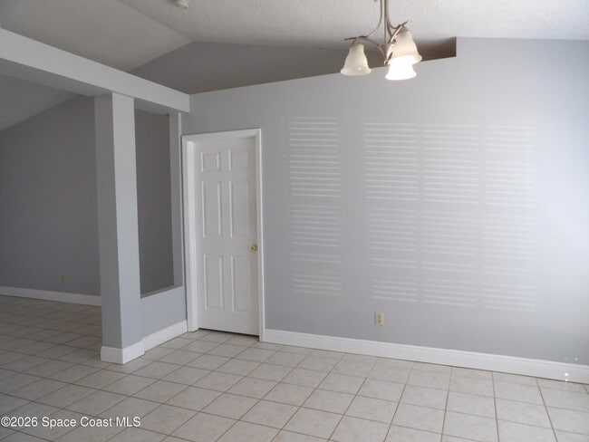 Building Photo - 1006 Locust Ave NW