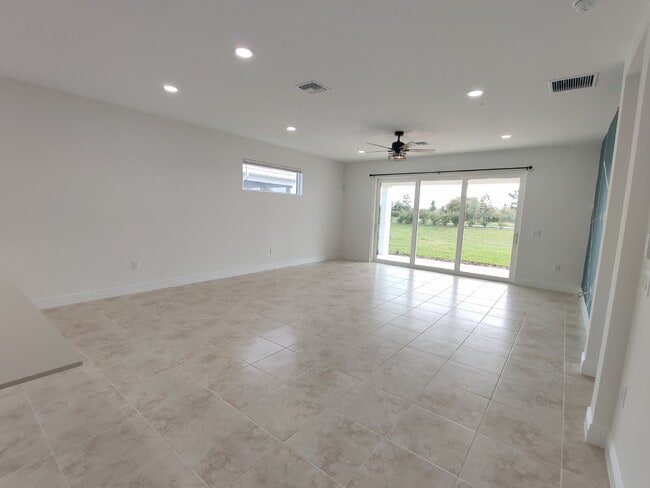 Building Photo - 8173 Sternway Rd