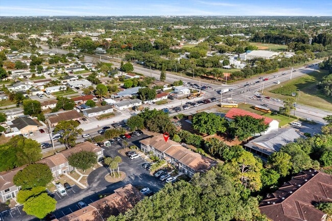 Building Photo - 850 Hill Dr