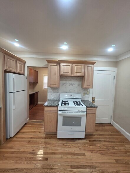 Building Photo - 14 Vera St