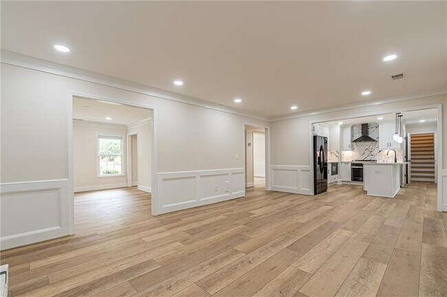Building Photo - 2911 Bentwood Dr