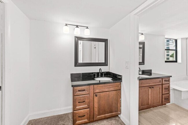 Building Photo - 7201 Promenade Dr