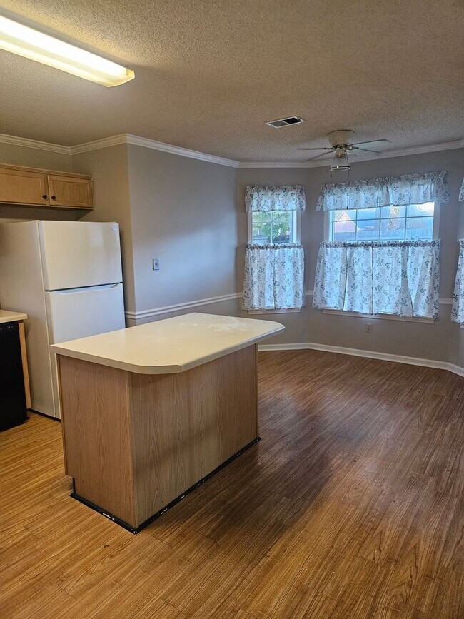 Building Photo - Available Now!   half off first months rent special!