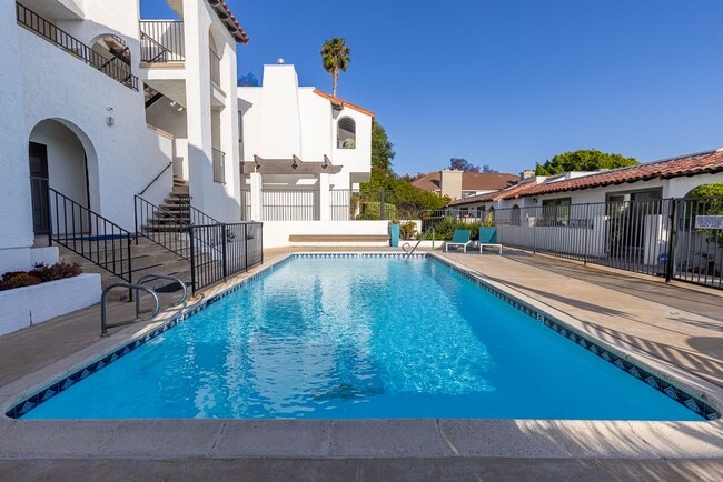 Building Photo - Beautiful 2Br / 2.5Ba Townhome In La Costa!! Call For Showing! 3D Tour Available!