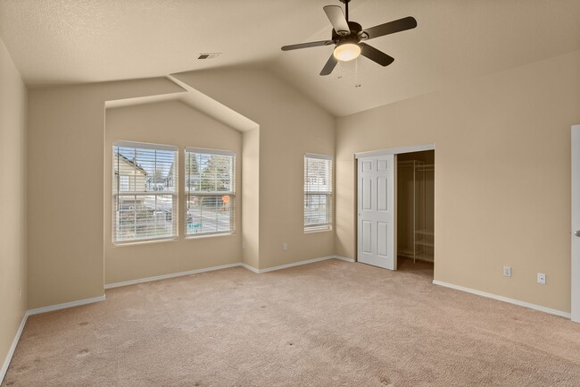 Building Photo - Kelly Creek 3 Bedroom Townhome