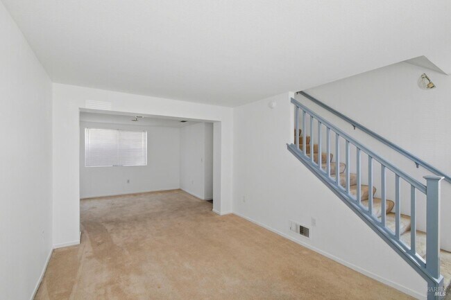 Building Photo - 712 Daniels Ave