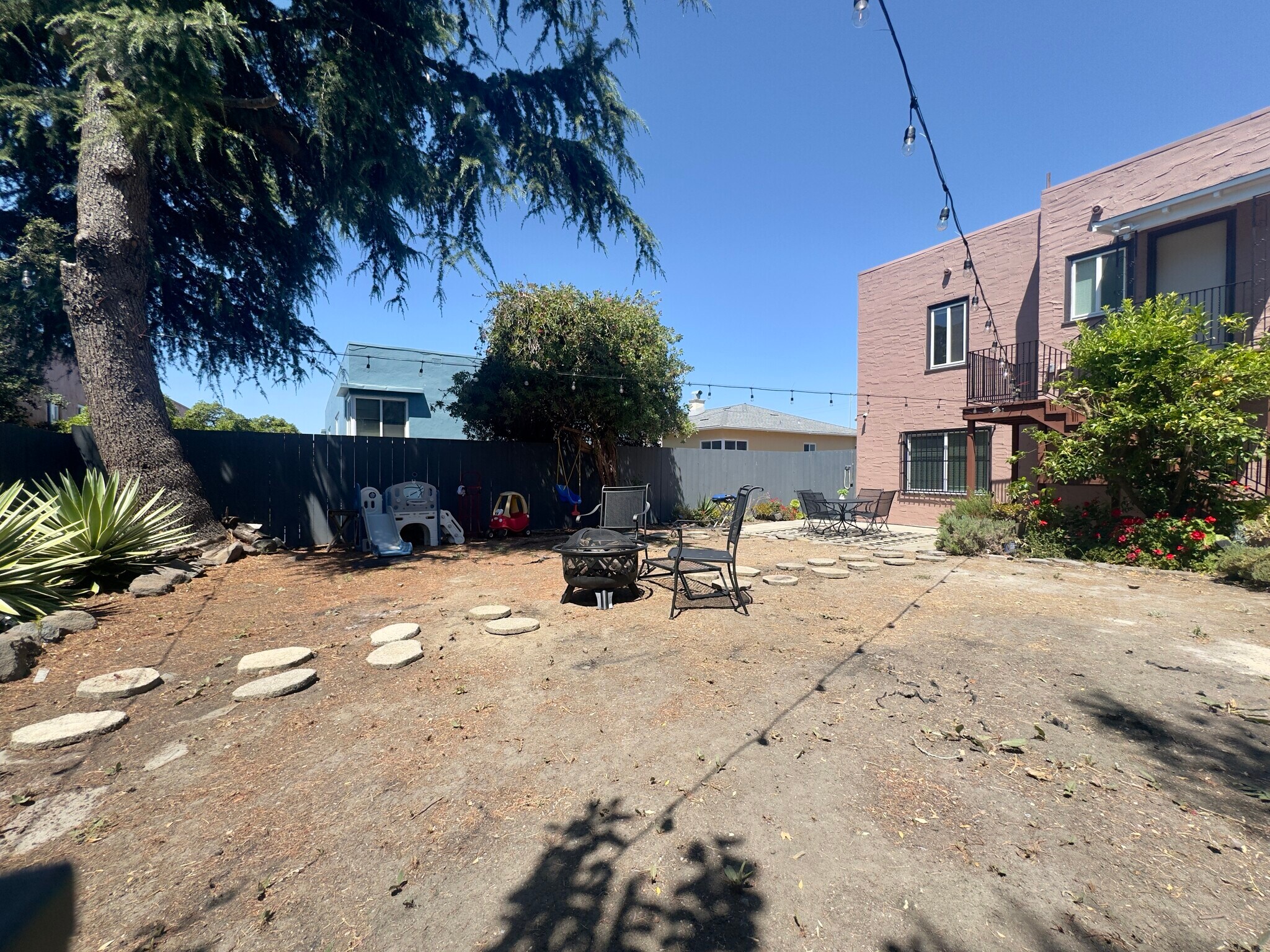 Building Photo - 161 Perry Pl