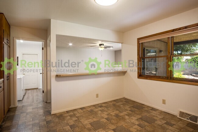 Building Photo - ***LEASE PENDING PLEASE APPLY AT YOUR OWNE DISCRETION***