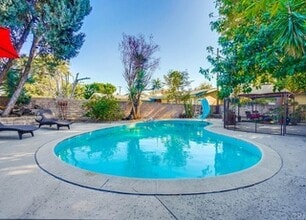 Building Photo - 9320 Yolanda Ave