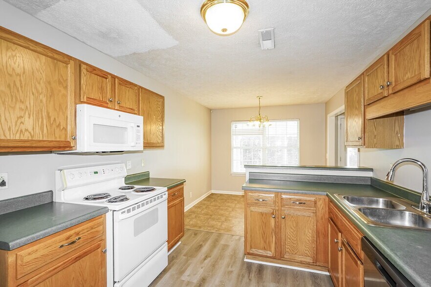 Building Photo - 1318 Eastwoods Dr