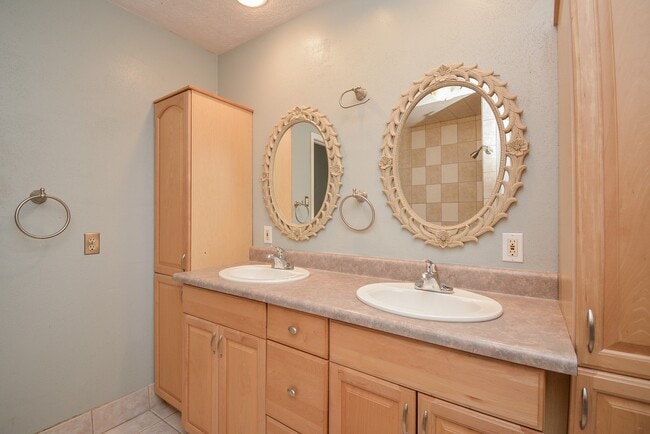 Building Photo - 21318 Park Valley Dr