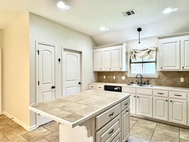 Building Photo - Move-In Ready 3 Bed, 2 Bath Home in Prairi...