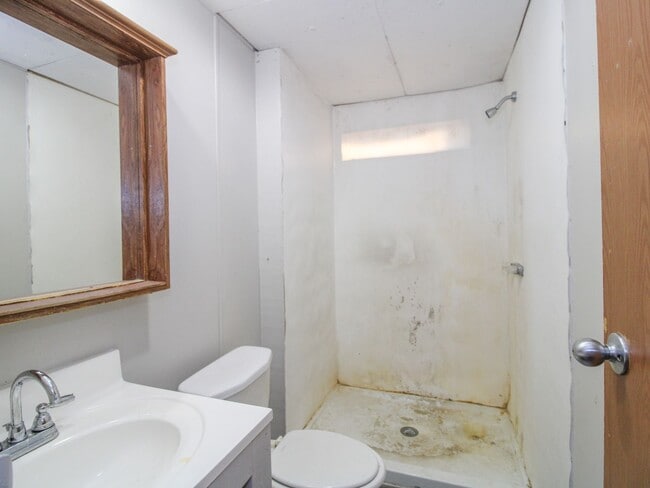 Building Photo - Close to downtown Pulaski!