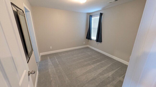 Building Photo - 531 Farmstead Ln