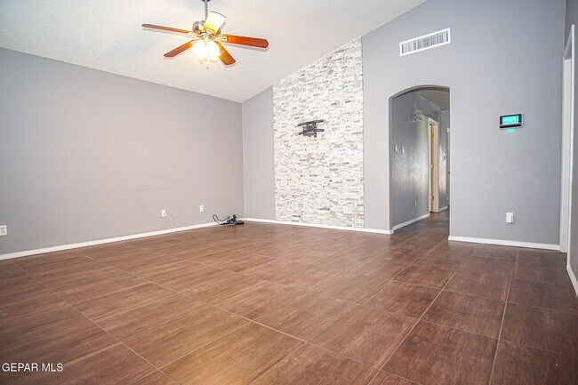 Building Photo - 3717 Tierra Zafiro Dr