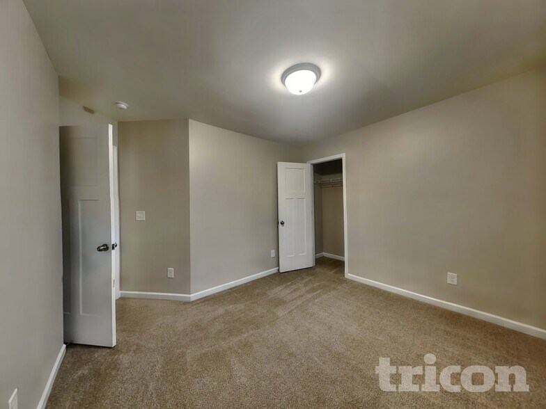 Building Photo - 877 Juno Dr