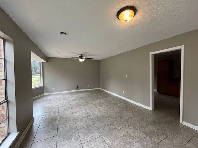 Building Photo - 6655 Embassy Cir