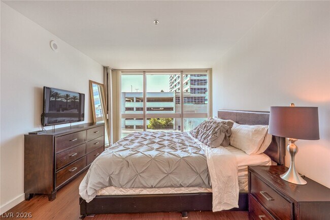 Building Photo - 4471 Dean Martin Dr