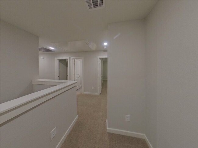 Building Photo - 9835 Willow Creek Commerce Dr