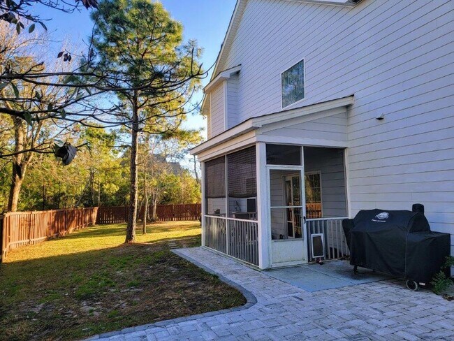Building Photo - 5 Bedroom 3 Bath home in Mimosa Bay