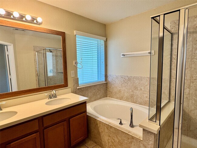 Building Photo - 2303 Corry Crest Cir