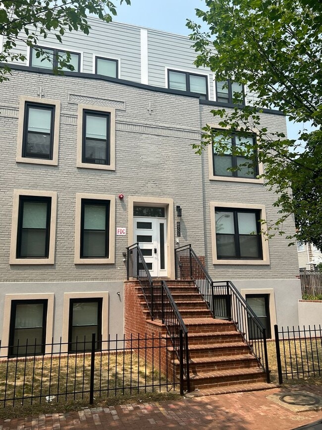 Building Photo - 1620 Constitution Ave NE