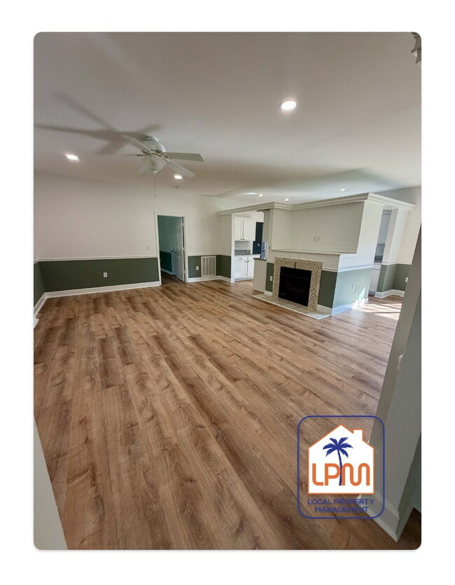 Building Photo - Spacious 3-Bed Retreat with Granite Kitchen & Cozy Fireplace