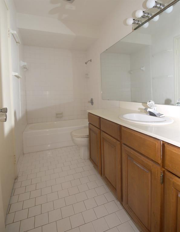 Building Photo - 2475 Underwood St