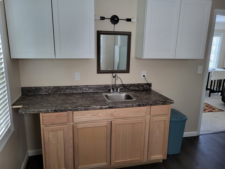 Building Photo - 3804 Samuel Ave