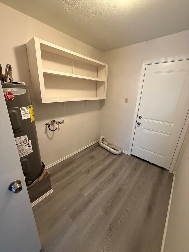 Building Photo - 6618 McCullum Rd