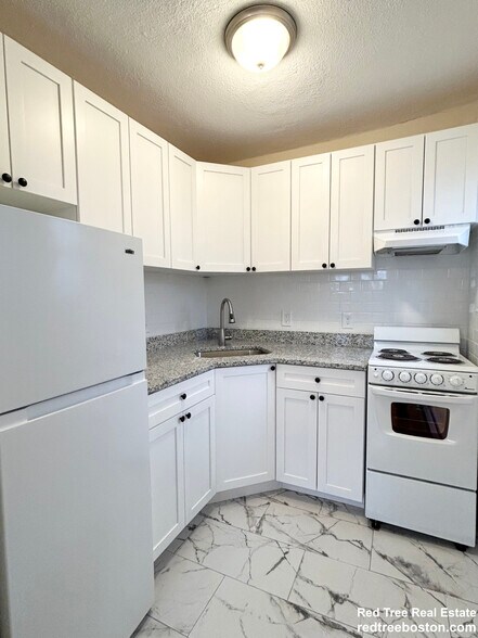 Building Photo - 2018 Commonwealth Ave