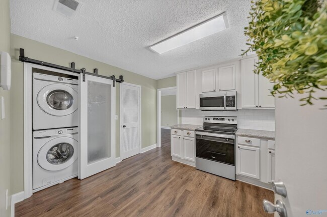 Building Photo - 1208 SE Willowbrook Dr