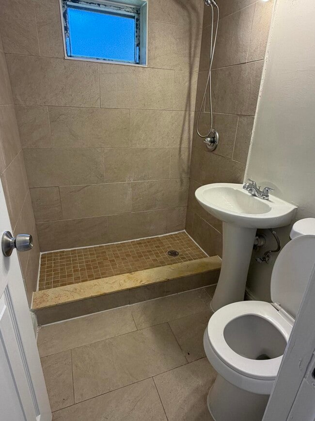 Building Photo - 2850 NW 14th St