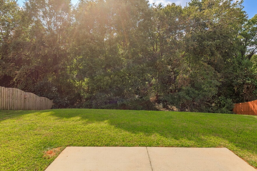 Building Photo - 2022 Savannah Hills Dr