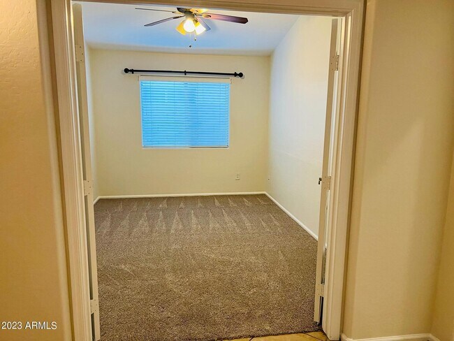 Building Photo - 2823 E Questa Dr