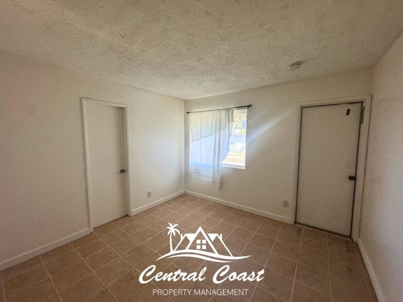 Building Photo - 0 W Camino Colegio