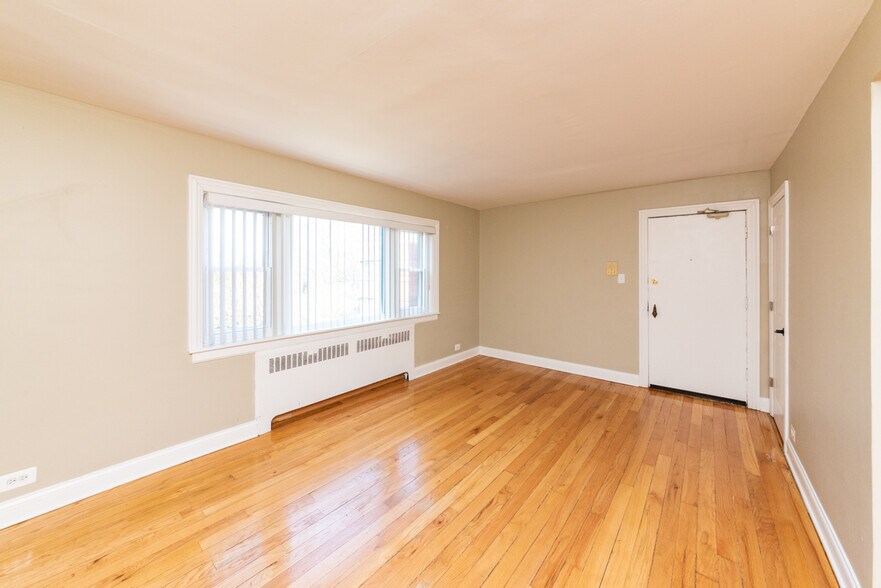 Building Photo - 227 Custer Ave
