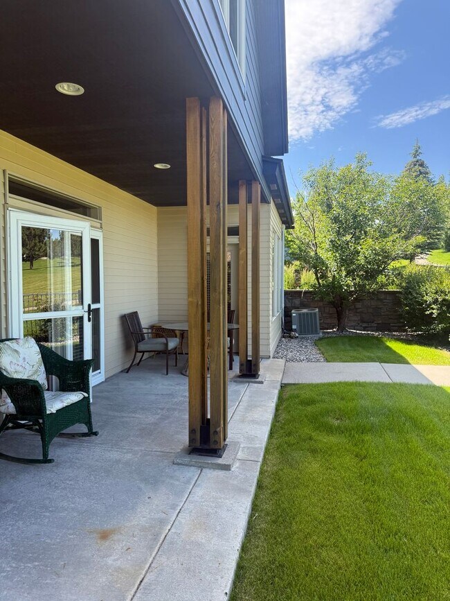 Building Photo - Rare Find- Home for Rent in the Knolls Community
