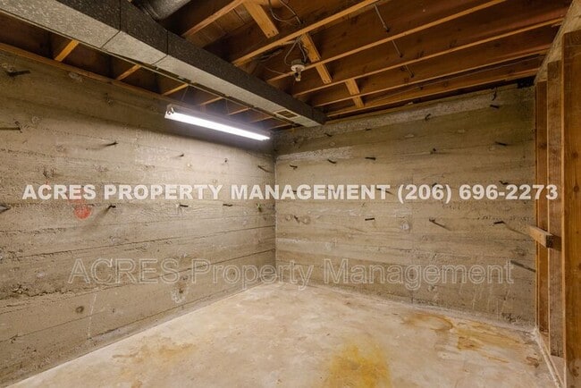 Building Photo - 7617 S Lakeridge Dr