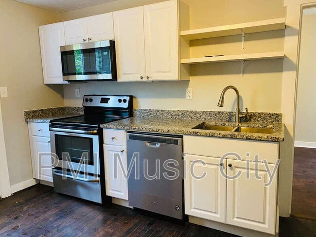 Building Photo - 215 Robinwood Ave