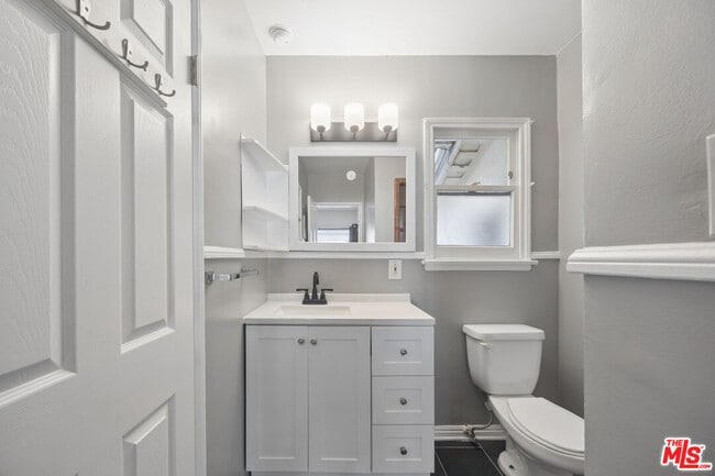 Building Photo - 3262 Woodbine St