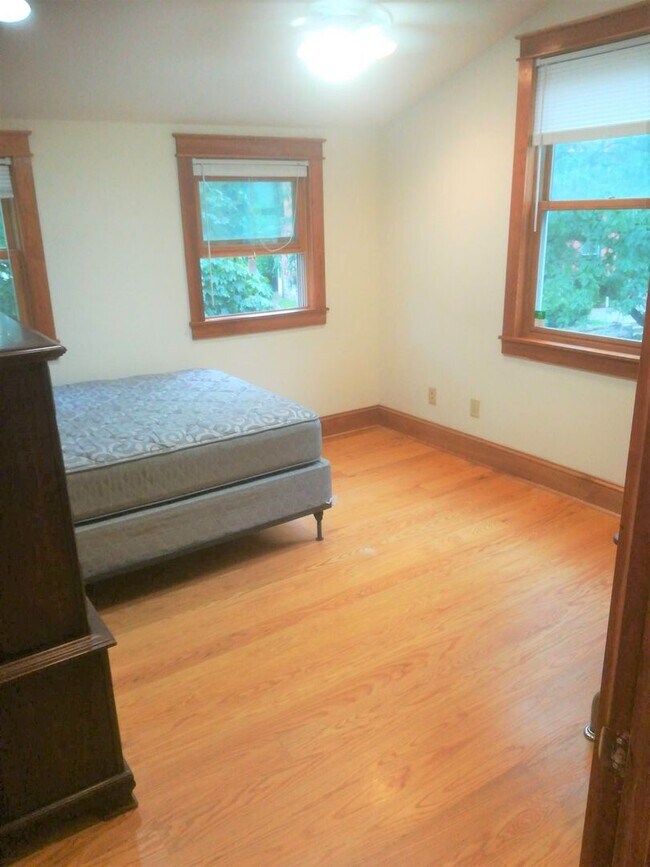 Building Photo - 201 S Aurora St