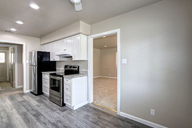 Building Photo - 5400-5402 Folsom Blvd