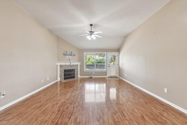 Building Photo - 217 Newport Landing Pl