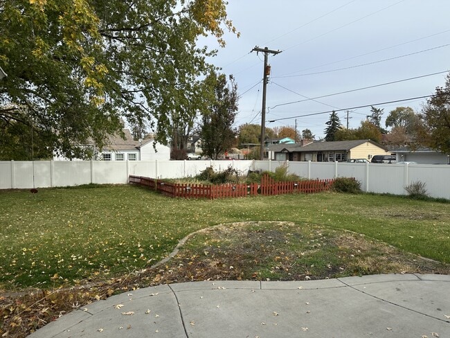 Building Photo - 10421 E Springfield Ave