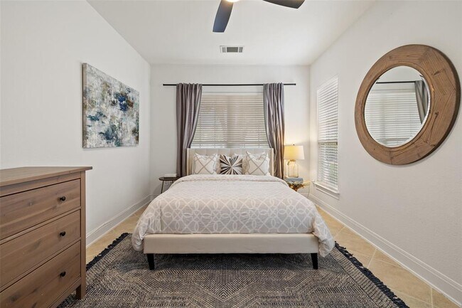 Building Photo - 209 The Hills Dr