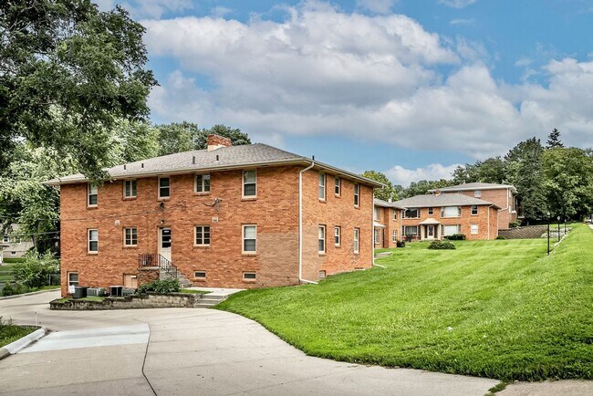 Building Photo - PRE-LEASING Spacious 3-Bed and 2-Bath Apartment!