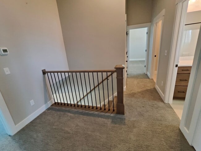 Building Photo - Spacious 4 bed/2.5 bath Home!